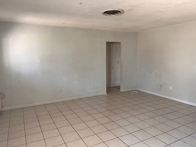 Building Photo - Cozy Home in San Jacinto on Large Lot