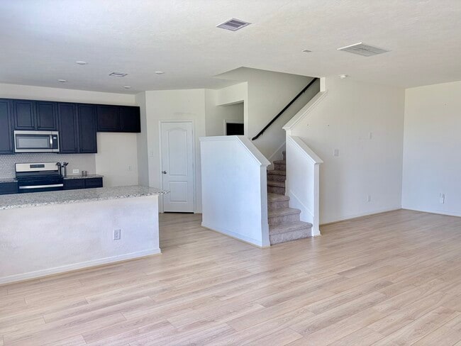 Building Photo - 4841 Sun Fls Dr