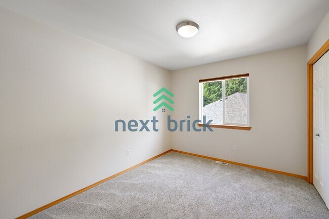 Building Photo - Spacious 4-Bed Retreat in Lynnwood with 3.5 Baths and 2,224 Sq. Ft. of Comfort!