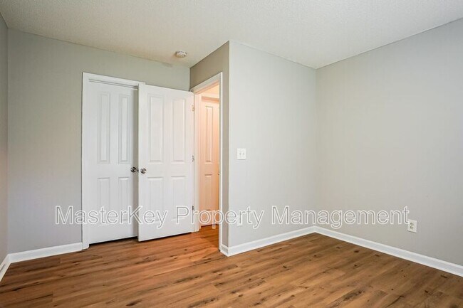 Building Photo - 6852 Harter Ct