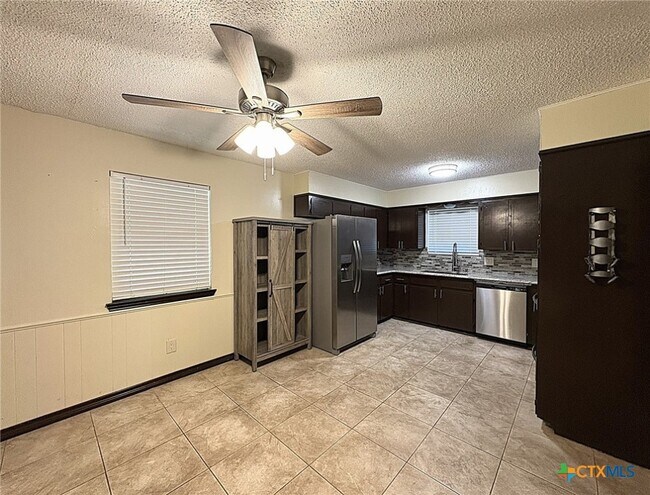 Building Photo - 613 Co Rd 4876