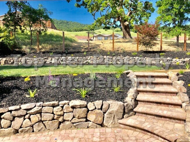Building Photo - Very nice 4 Bed/3 Bath/2,145 Sqft House in West Danville available 6/15 for Lease!