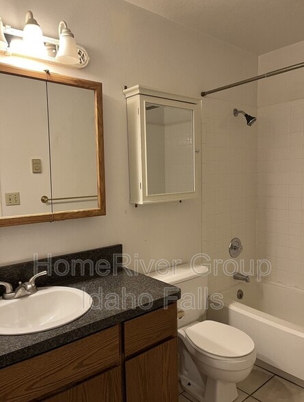 Building Photo - 2080 Meppen Dr