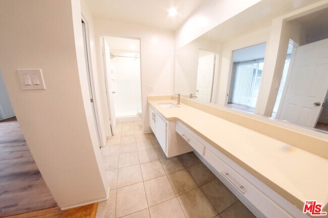 Building Photo - 7758 W 91st St