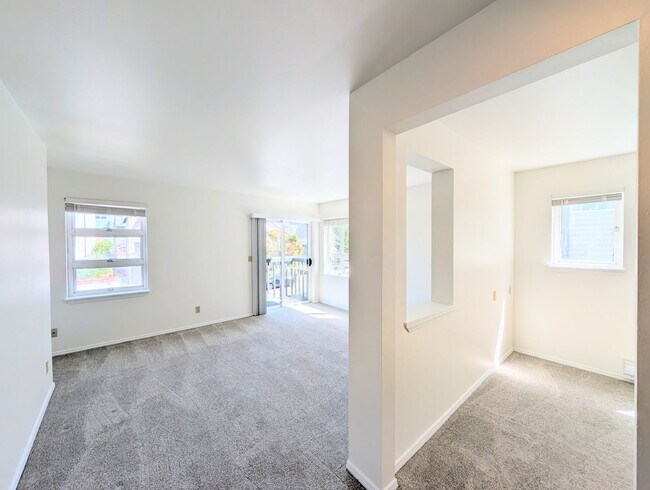 Building Photo - 2Bd/2Ba Seattle Condo