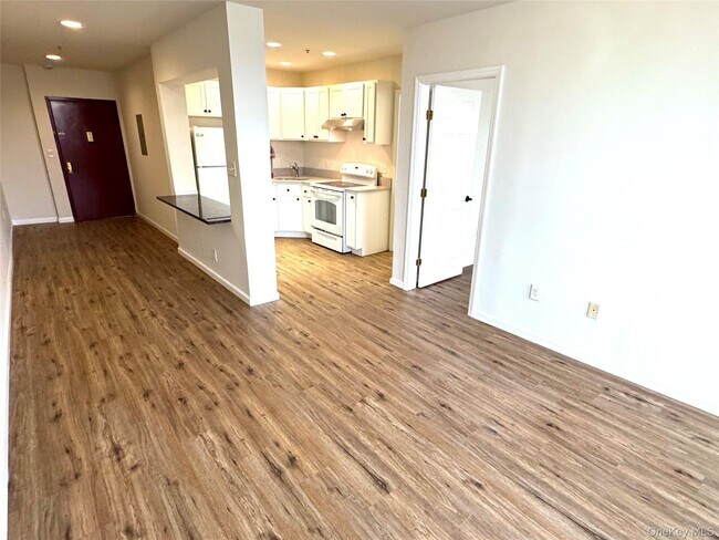 Building Photo - 315 Main St