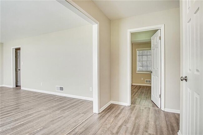 Building Photo - 4427 Sun Valley Blvd