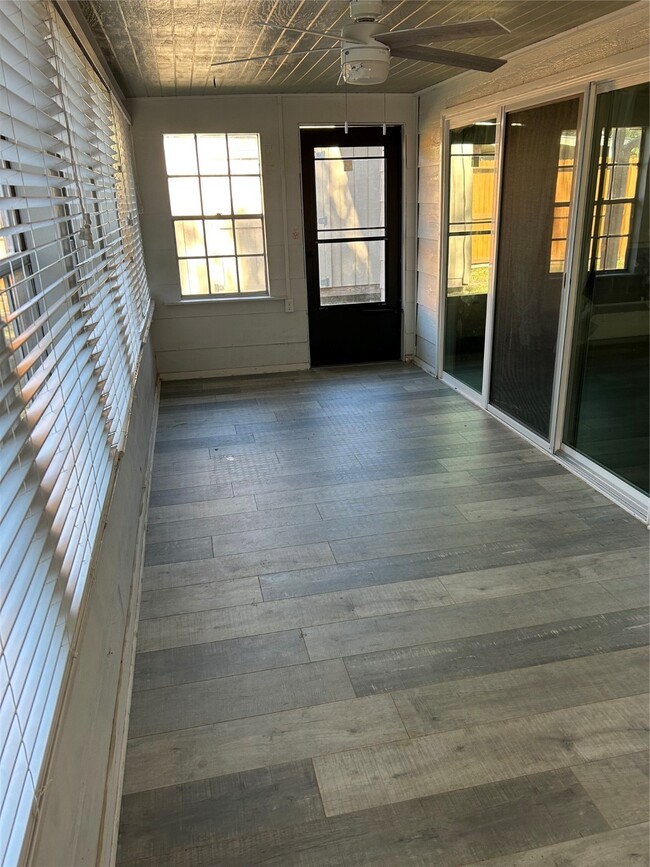 Building Photo - 8523 Riverside Walk Ln