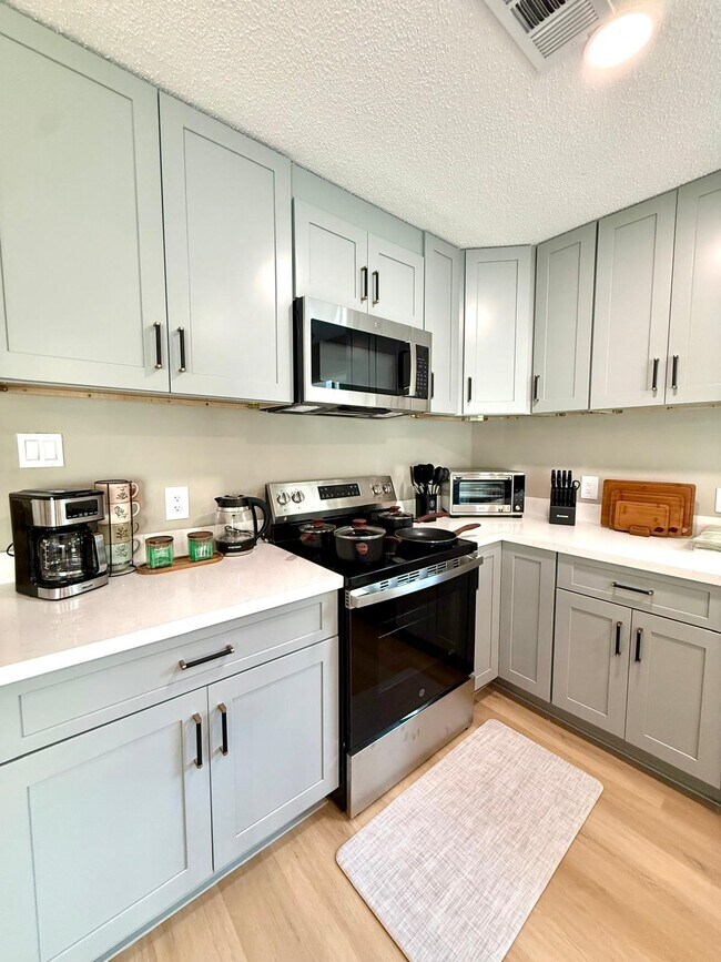 Building Photo - 6310 Briar Terrace Dr