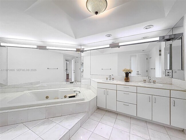 Building Photo - 2800 Island Blvd