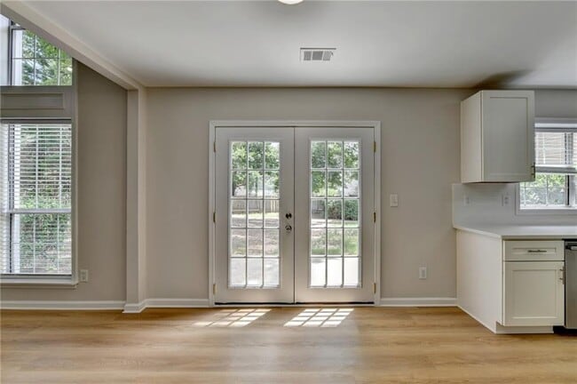 Building Photo - 340 Waddington Trail