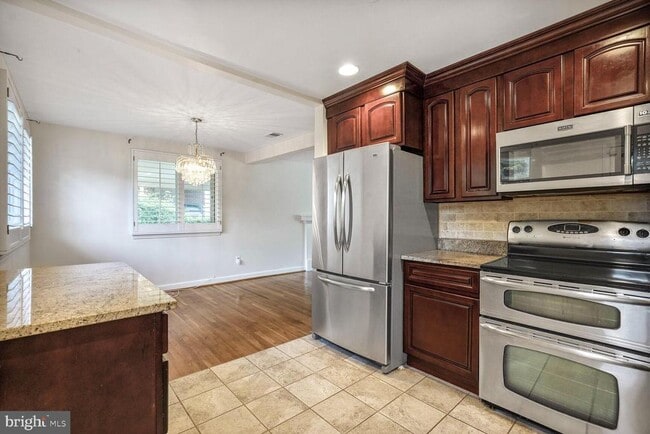 Building Photo - 6903 Fern Ln