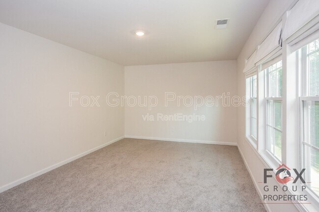 Building Photo - 313 Streamwood Rd