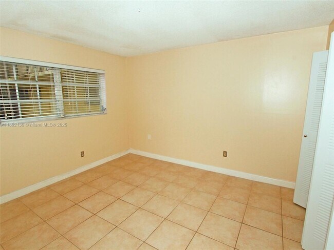 Building Photo - 8650 SW 109th Ave