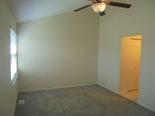 Building Photo - 938 Ridgefield Ln