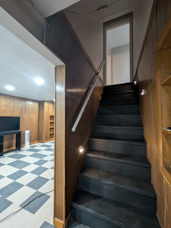 Building Photo - Rutland Ave