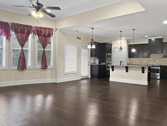 Building Photo - 8614 Crenshaw Dr