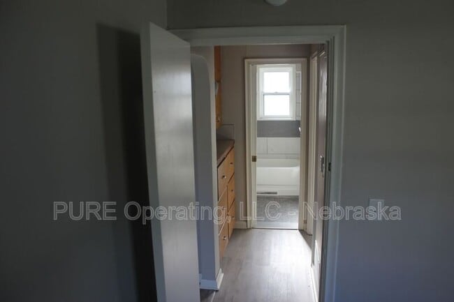 Building Photo - 670 S 69th St