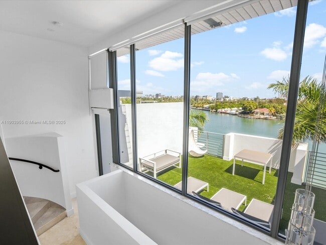 Building Photo - 155 N Shore Dr