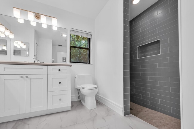 Building Photo - 7619 Silver Woods Ct