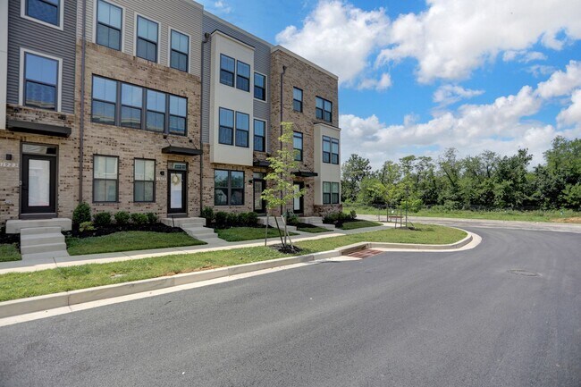 Building Photo - Luxury 4-Story Townhome with Rooftop Terrace!