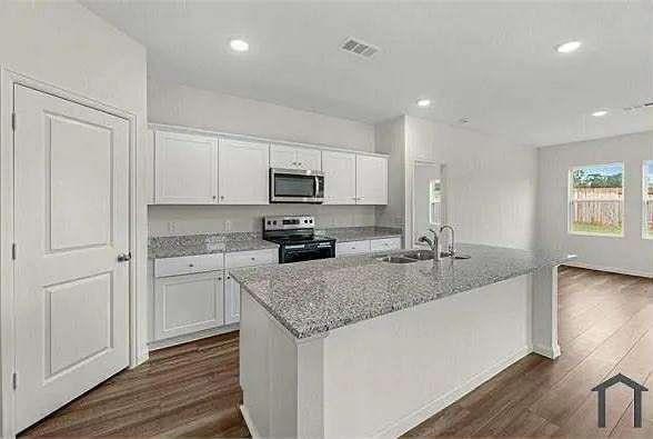 Building Photo - 4929 Mccoy Dr