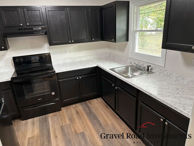 Building Photo - Beautifully Remodeled 3-Bedroom, 1-Bathroom House with Fenced Backyard