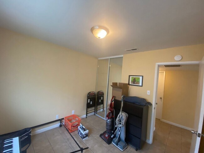 Building Photo - 2021 Sierra Rd