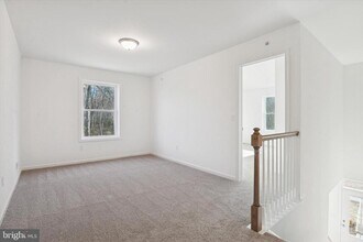 Building Photo - 122 Silversmith Rd
