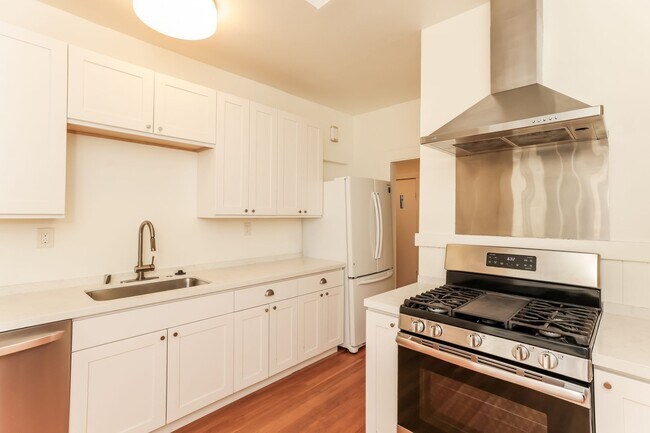 Building Photo - 1920 North Berkeley Bungalow Available!