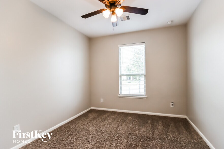 Building Photo - 25515 Kensington Lk Dr