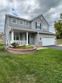 Building Photo - Spacious Single Family Home, Fireplace, 3....