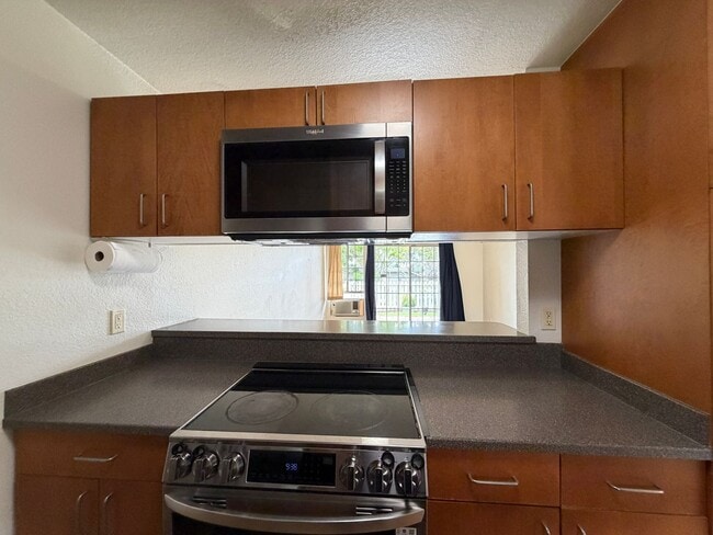 Building Photo - Villages at Waipio (Waipahu) - Ground Floor Unit, 2 bedroom/2 bathrooms and 1 parking stalls