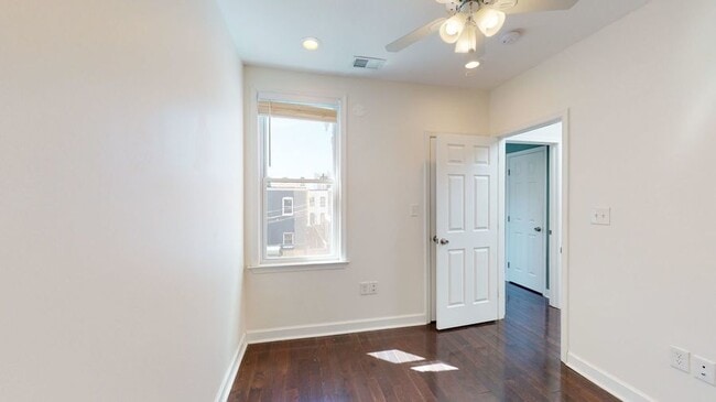 Building Photo - 1247 I St NE