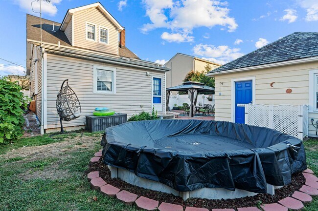 Building Photo - 1041 Stonewall Ln