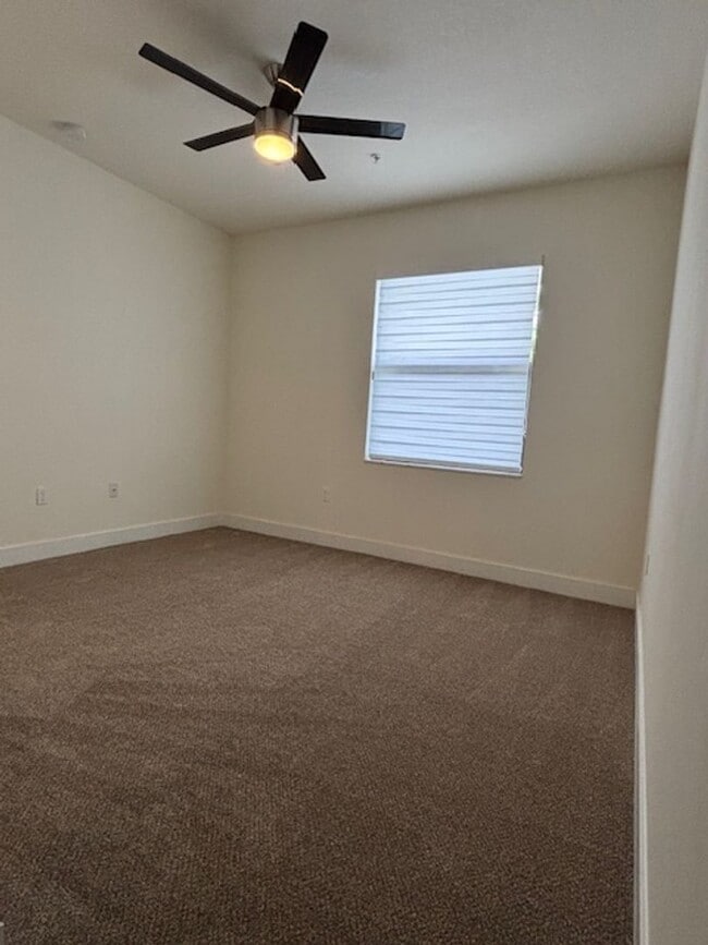 Building Photo - Great Condo unit in Doral