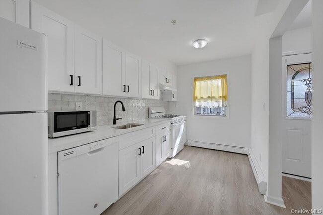 Building Photo - 38 Beekman Ave