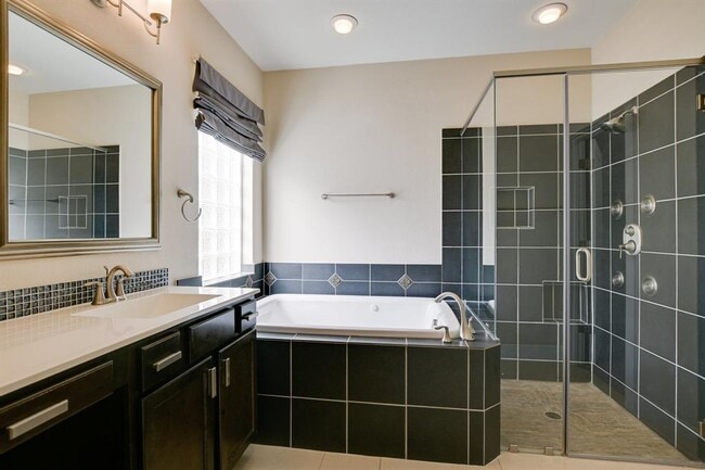 Building Photo - 11913 Natures Bend