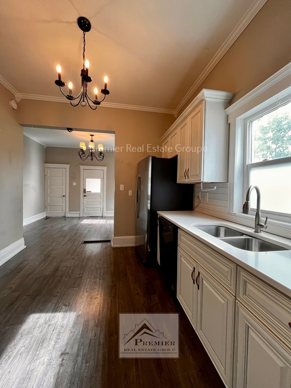 Building Photo - 2427 W Platte Ave