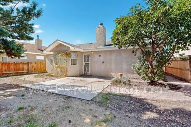 Building Photo - 1420 Stoneway Dr NW