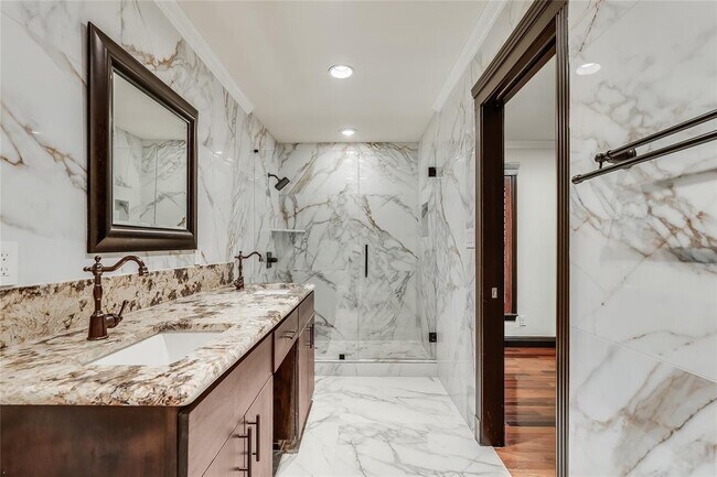 Building Photo - 4900 Balcones Dr