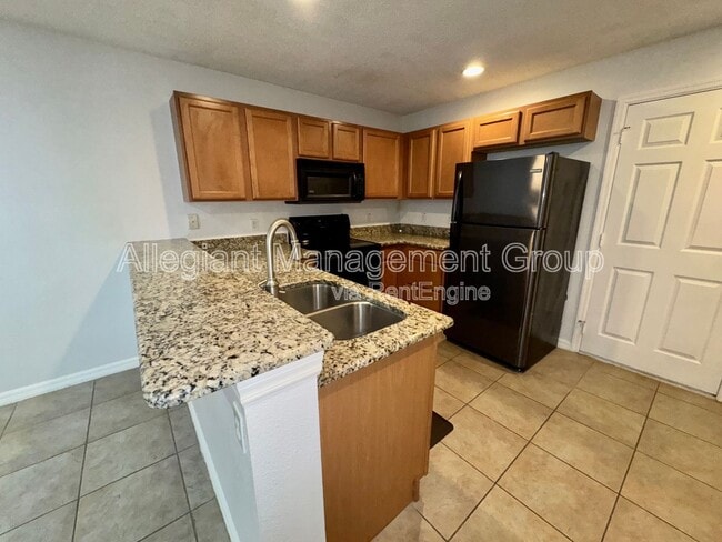 Building Photo - 12613 Somerset Oaks St