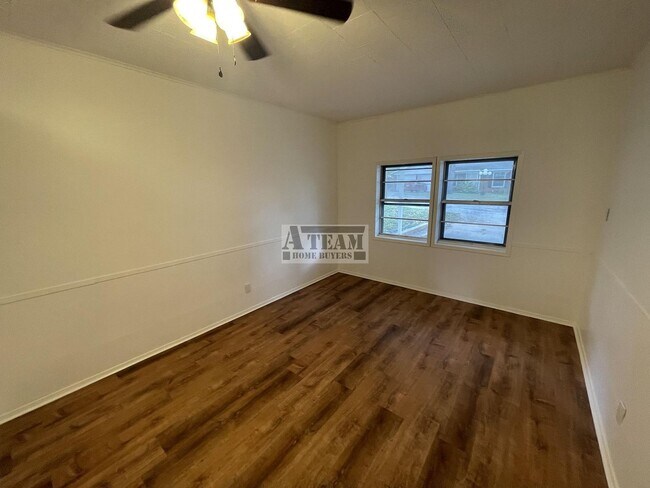 Building Photo - Newly updated 3 Bedroom 2 Bath located in ...