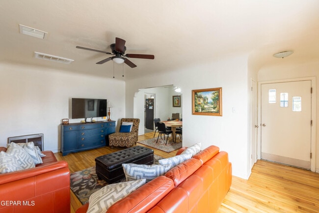 Building Photo - 4505 Pershing Dr