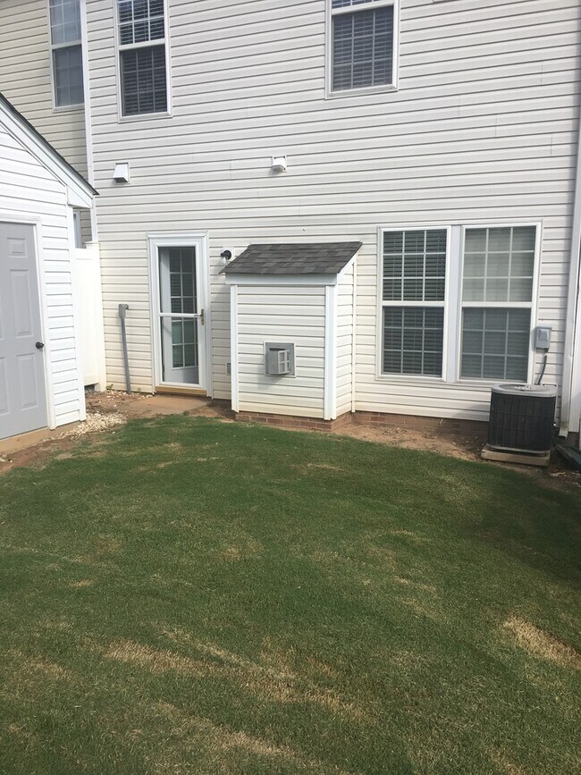 Building Photo - Greer, 2bd/2.1ba, 1484SF