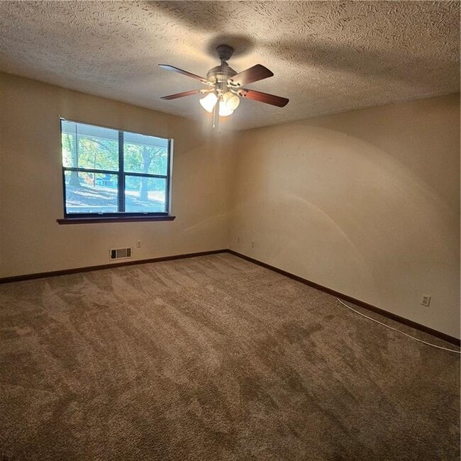 Building Photo - 20 Brooks Ln