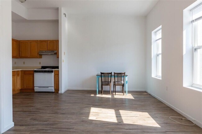 Primary Photo - 517 Communipaw Ave