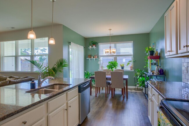 Building Photo - Charming 3-Bedroom Home for Rent in The Pr...