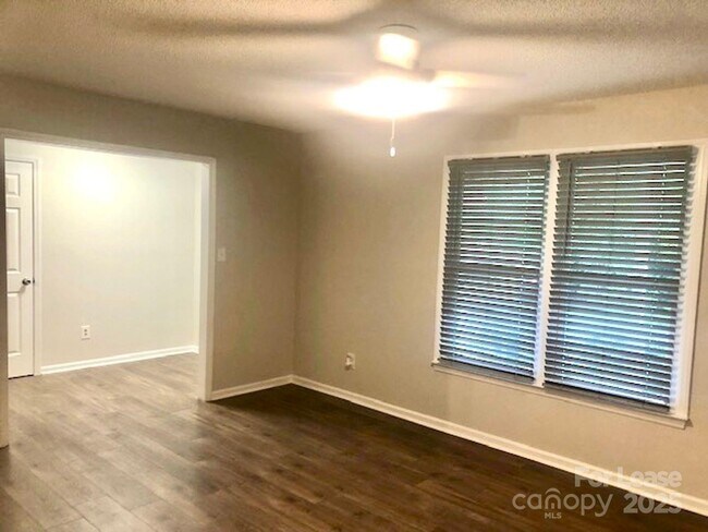 Building Photo - 6613 Farrington Ln