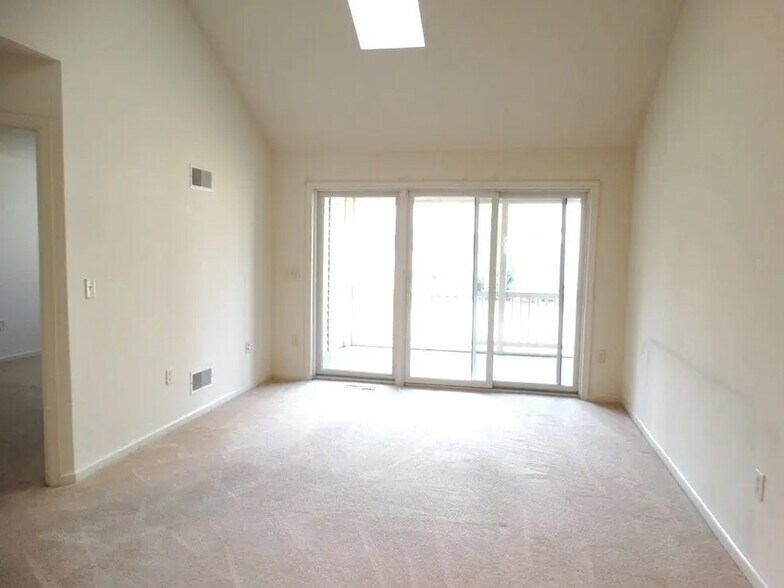 Building Photo - 1169 Hammon Ave